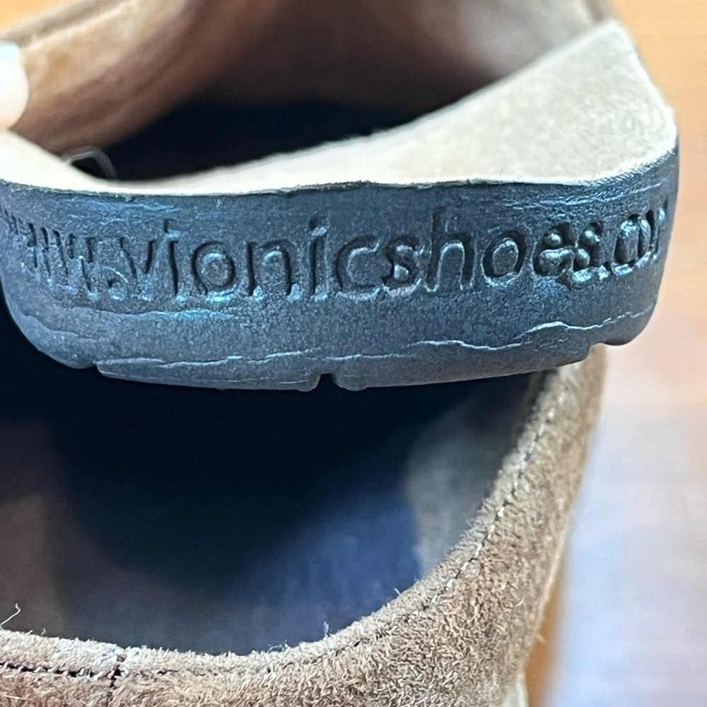 Vionic Fairfax Suede Tan Slip On Mules Clogs Sz 7.5 Lug Soles Orthopedic Insoles - Picture 15 of 15